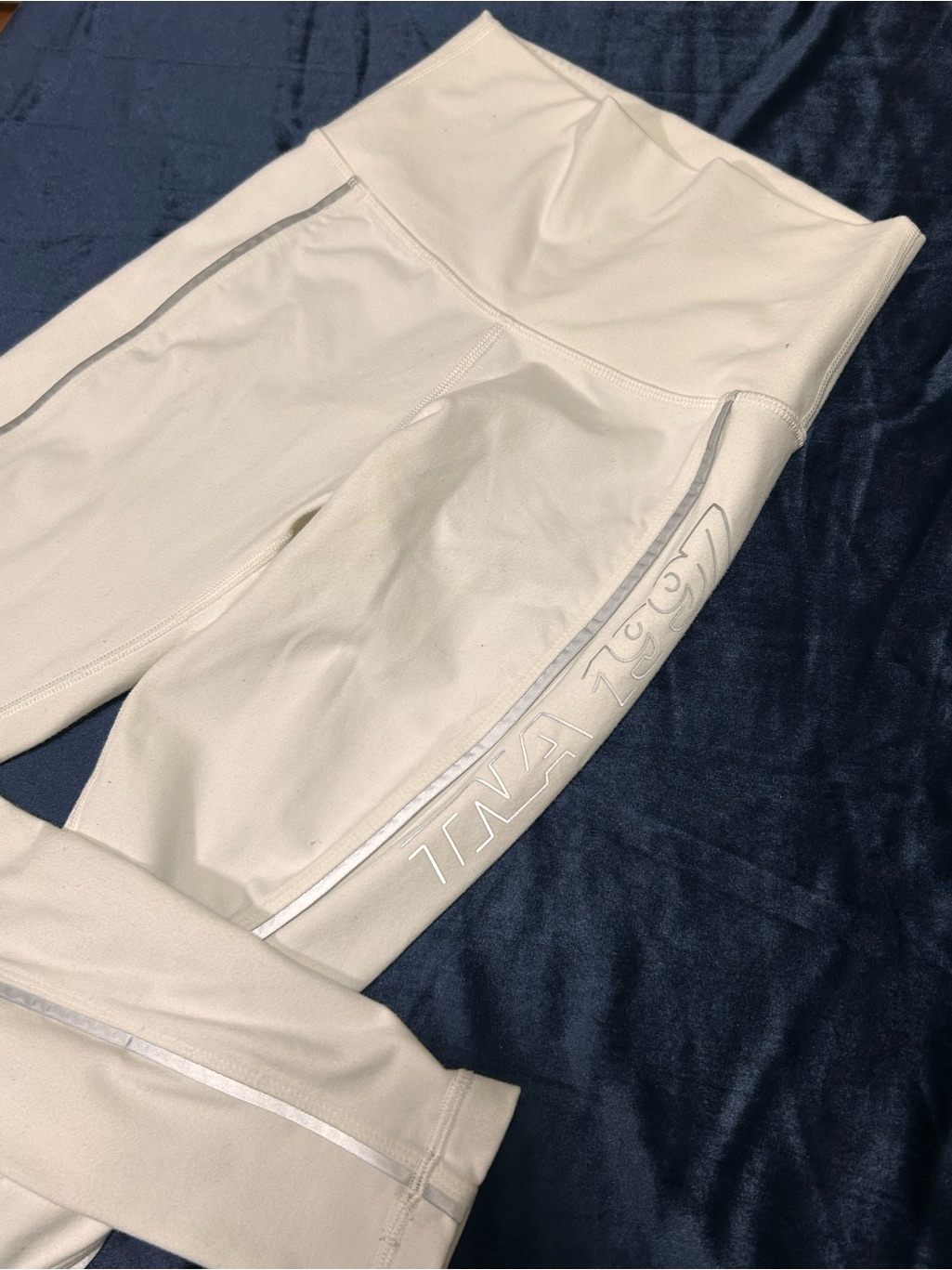 Aritzia Cream High-Waist Leggings With Reflective Trim